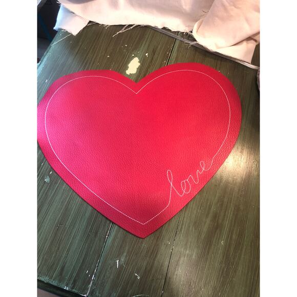 Threshold NWT Red Heart "Love" Polyester Charger - Picture 1 of 3